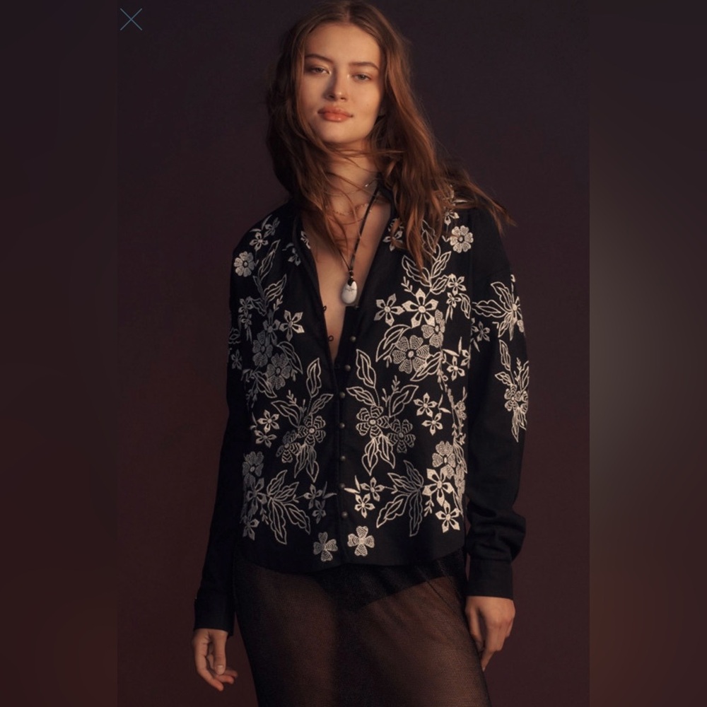 Pilcro Black and White Floral embroidered top sz S - Picture 7 of 12